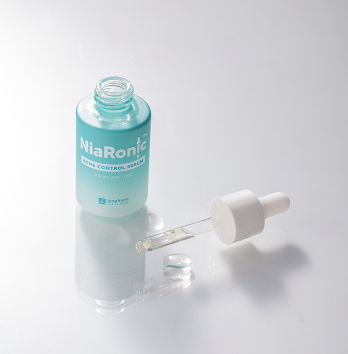 Jenpharm Niaronic Acne Control Serum Vitamin B3 30Ml jar close up
